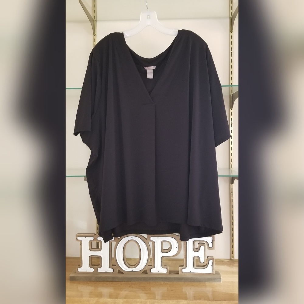 ⚡️SALE⚡️Flowy black top